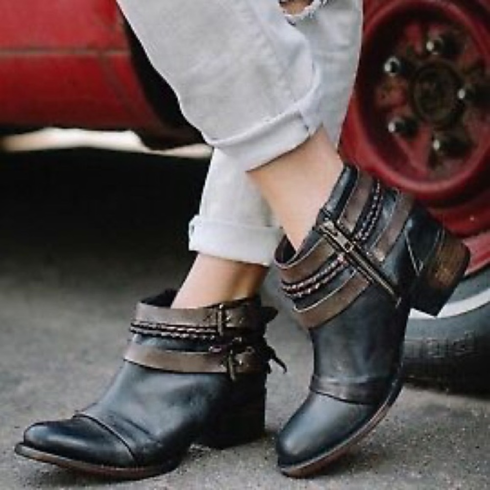 Freebird by Steven simba size 8 black